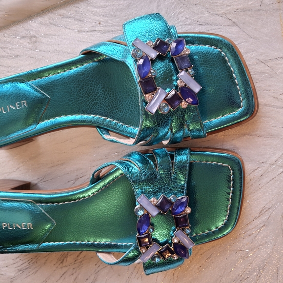 Donald Pliner Bettamy Bejeweled Leather Turquoise Slides Slip-On Sandals Size 9 - Picture 2 of 16